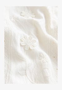 Unausgewählt, cream