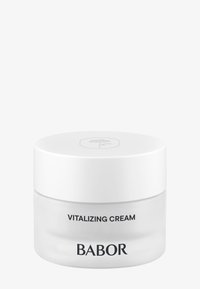 Crema revitalizante en un tarro transparente con una tapa blanca. Presenta un diseño simple y moderno con el texto negro "BABOR" y el nombre del producto.