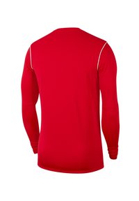 Rode sportshirt met lange mouwen, rond de hals, witte accentstiksels en een gladde textuur. De achterkant toont goed aansluitende mouwen.
