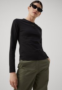 Calvin Klein NANO LOGO SLIM - Ilgarankovis viršutinės dalies drabužis - black