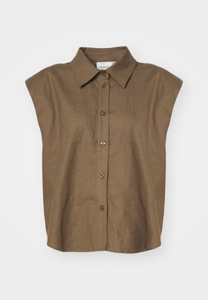 Camicia senza maniche in lino marrone con chiusura a bottoni, colletto e vestibilità rilassata. Caratteristiche notevoli includono una forma leggermente strutturata e una texture morbida.