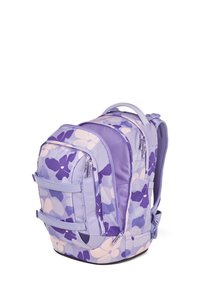 Mochila de patrón floral morado con múltiples compartimentos, correas de hombro acolchadas y cremalleras resistentes. Tejido texturizado con un acabado suave.