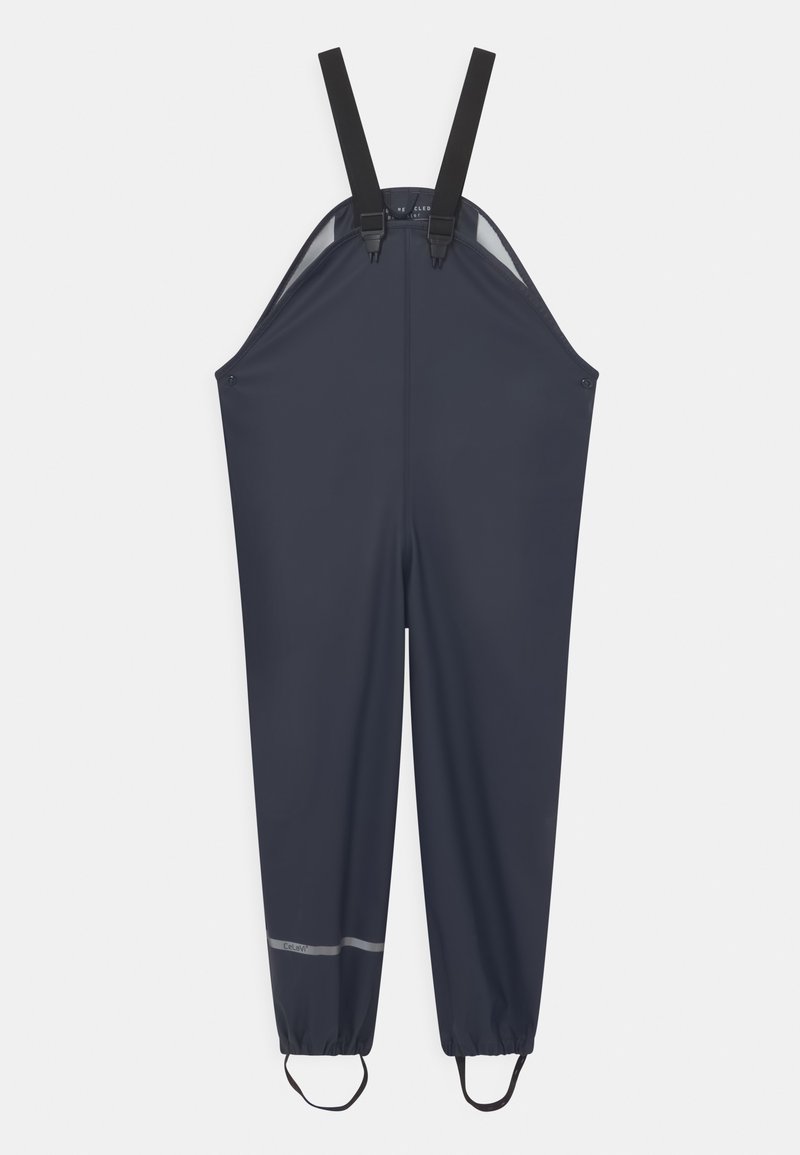 Marineblauwe waterdichte overalls met verstelbare zwarte banden, elastische manchetten en reflecterende strip aan de onderkant voor zichtbaarheid.