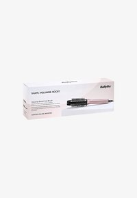 Emballage de la brosse chauffante Volume Boost de BaByliss ; présente une tête de brosse noire élégante, un manche rose et des textes en surbrillance sur fond blanc.