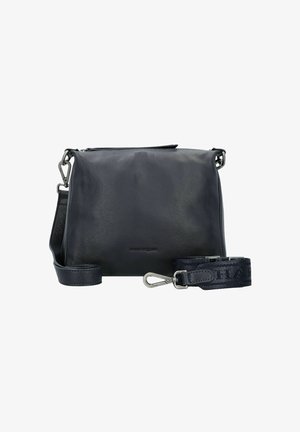 Piccola borsa a tracolla in pelle nera con tracolla in tessuto scuro staccabile, caratterizzata da ganci in metallo, su sfondo bianco.