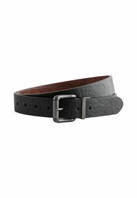 Schwarzer Leder Gürtel mit strukturiertem Finish, ausgestattet mit dunklem Metallzubehör und verstellbaren Löchern zur Größenanpassung. Innenseite aus glattem braunem Leder.