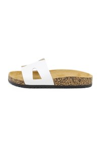Sandal bianco slip-on con design a intagli, soletta simile alla pelle scamosciata e suola in sughero testurizzato con fondo in gomma nera.