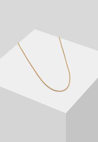 Collana a catena intrecciata color oro con una texture liscia, caratterizzata da un design delicato e minimalista ideale per essere indossata a strati.