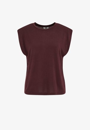 Mouwloze donkerbordeauxrode top met brede, gewatteerde schouders en een ronde hals, gemaakt van een zachte, gestructureerde stof.