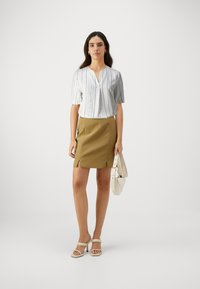 Tommy Hilfiger V NECK - Blúzka - white