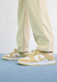 Unausgewählt, white/team gold