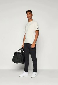 Champion ICONS TONAL CREWNECK WITH LARGE LOGO - T-Shirt print - beige