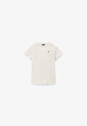 Λευκό κοντομάνικο T-shirt με στρογγυλή λαιμόκοψη και μικρό κόκκινο και μπλε ορθογώνιο λογότυπο στην αριστερή πλευρά του στήθους.