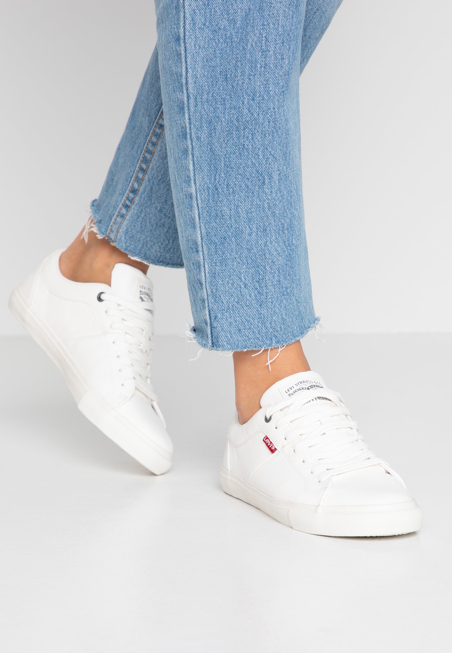 levis woods trainers