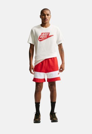 Nike Sportswear, CAMISETA DE MANGA CORTA SPORTSWEAR - Camiseta estampada - sail