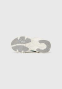 Suola della scarpa con una superficie in gomma grigia texture e motivi a zigzag, circondata da una suola intermedia di colore crema e un accento azzurro chiaro.