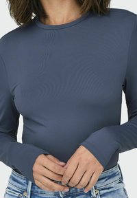 ONLY NORMAL GESCHNITTEN U-AUSSCHNITT - Longsleeve - vintage indigo