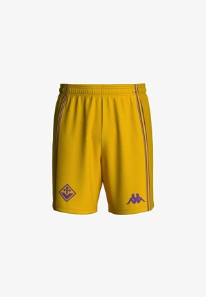 Pantaloncini sportivi gialli con logo Kappa viola e un emblema fleur-de-lis viola, con doppie strisce viola ai lati.