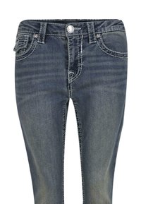 Temno modri jeans z ozkim krojem, ki vključujejo kontrastno šivanje, zadrgo in pet žepov, vključno z majhnim žepom.