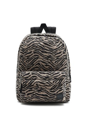 Mochila con estampado de rayas de tigre en negro y beige, bolsillo frontal con cremallera y correas de hombro acolchadas negras, logo de Vans visible en el bolsillo frontal.