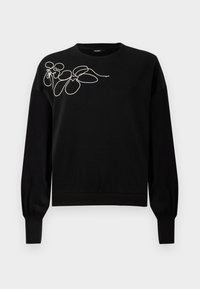 Svart sweatshirt med lange ermer, med hvit blomsterbroderi på venstre skulder, laget av myk bomullsblanding med ribbestrikkede mansjetter.