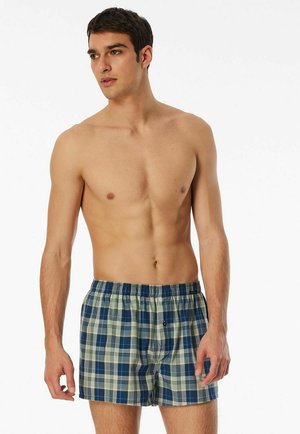 Karo-Boxershorts in Blau, Grün und Creme mit elastischem Bund und Knopfdetails. Leichter Baumwollstoff, lockere Passform.