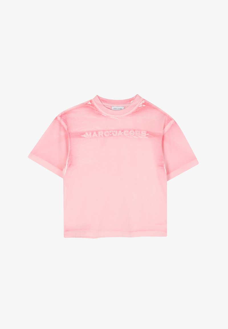 Roze cropped t-shirt van zacht materiaal met een ronde halslijn. Bevat de merknaam "MARCJACOBS" in reliëf op de voorkant. Korte mouwen.