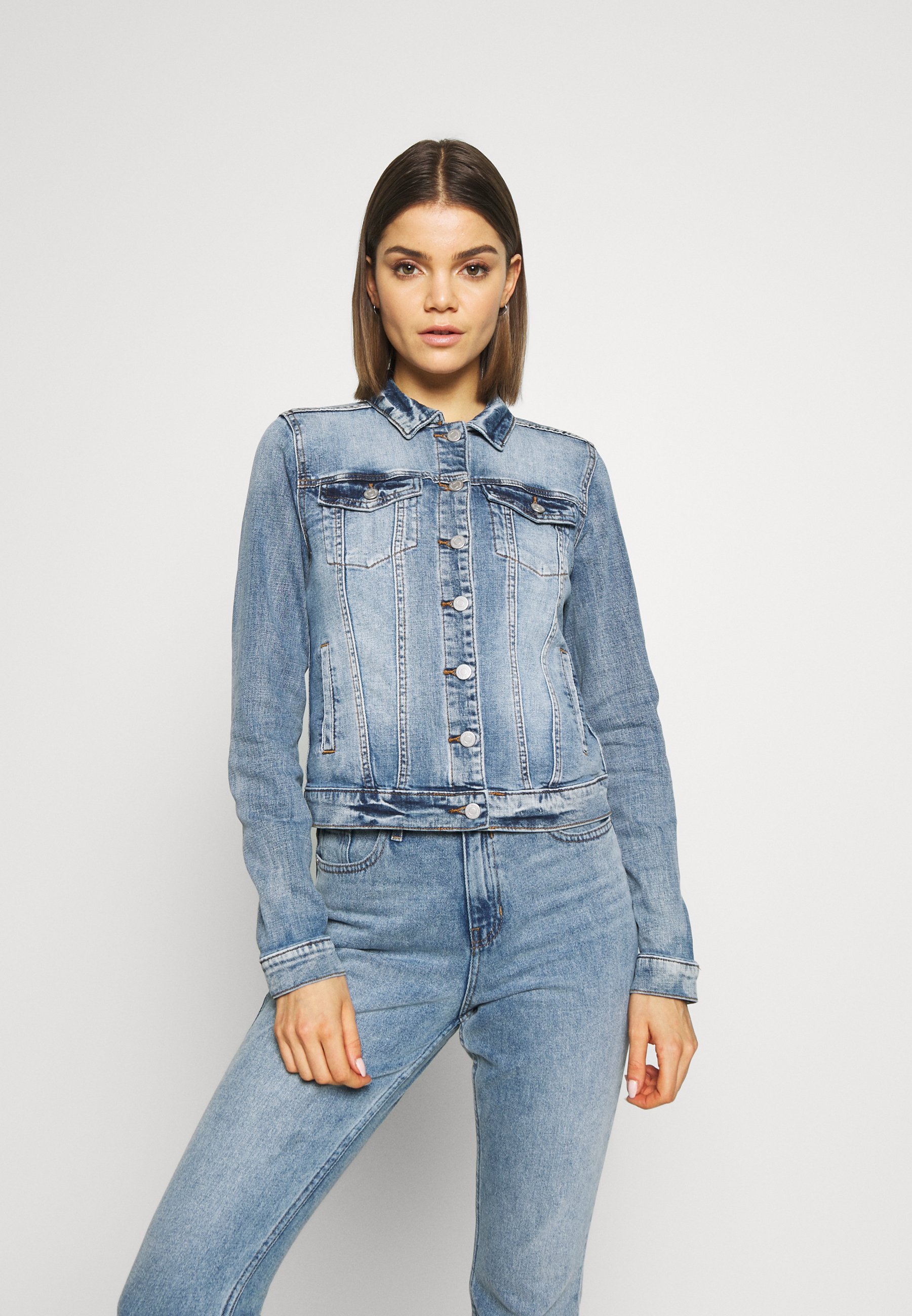 Vila Jeansjackor | Dam | Köp din jeansjacka online på Zalando.se Köp Jeansjackor från Vila för Kvinna Online | FASHIOLA.se