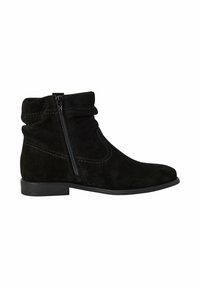 Bottines en nubuck noir avec une fermeture éclair sur le côté, tige légèrement froissée et un petit talon plat. Bout arrondi et détail de piqûre contrastante.