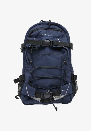 Sac à dos bleu marine avec des bretelles rembourrées, poche zippée à l'avant, cordon élastique, poches latérales en mesh et accents réfléchissants pour la visibilité.