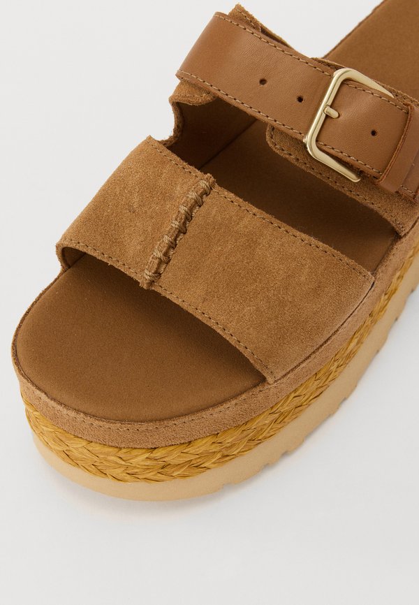 AUBREY SLIDE - Mules - chestnut3