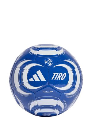 Modro-bílý fotbalový míč Adidas Tiro s výrazným zakřiveným designem panelů a logem Adidas na bílém pozadí.