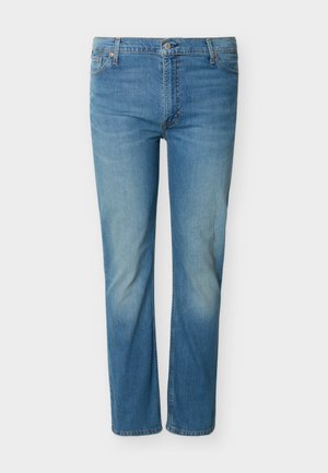 Svetlo modre kavbojke s pravimi hlačnicami, sprednjo gumbo-zadrgo in dizajnom s petimi žepi na belem ozadju.