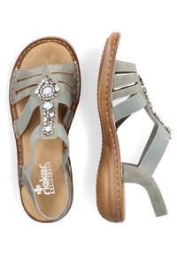 Grijze suède sandalen met decoratieve rhinestones, open teen design, elastische banden, gevoerde voetbed en bruine rubberen zool.