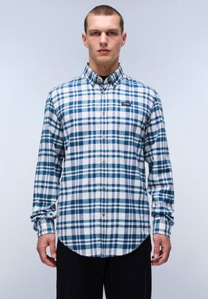 Blauw-witte geruite flanellen overhemd met een button-down kraag, lange mouwen en een gebogen zoom. Beschikt over houten knopen en een merklabel.