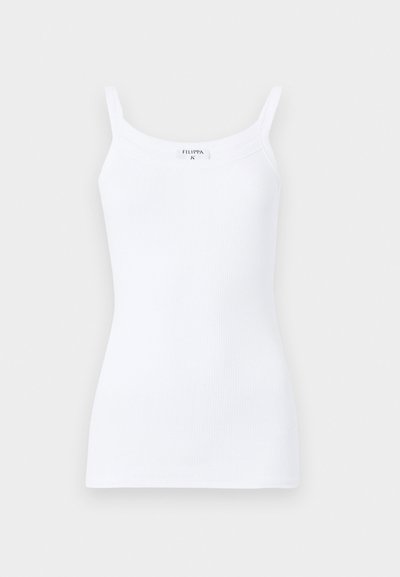 Hvit ribbet tanktopp med tynne stropper, som har et enkelt design og en tettsittende silhuett. Stoffet er glatt med lett stretch.
