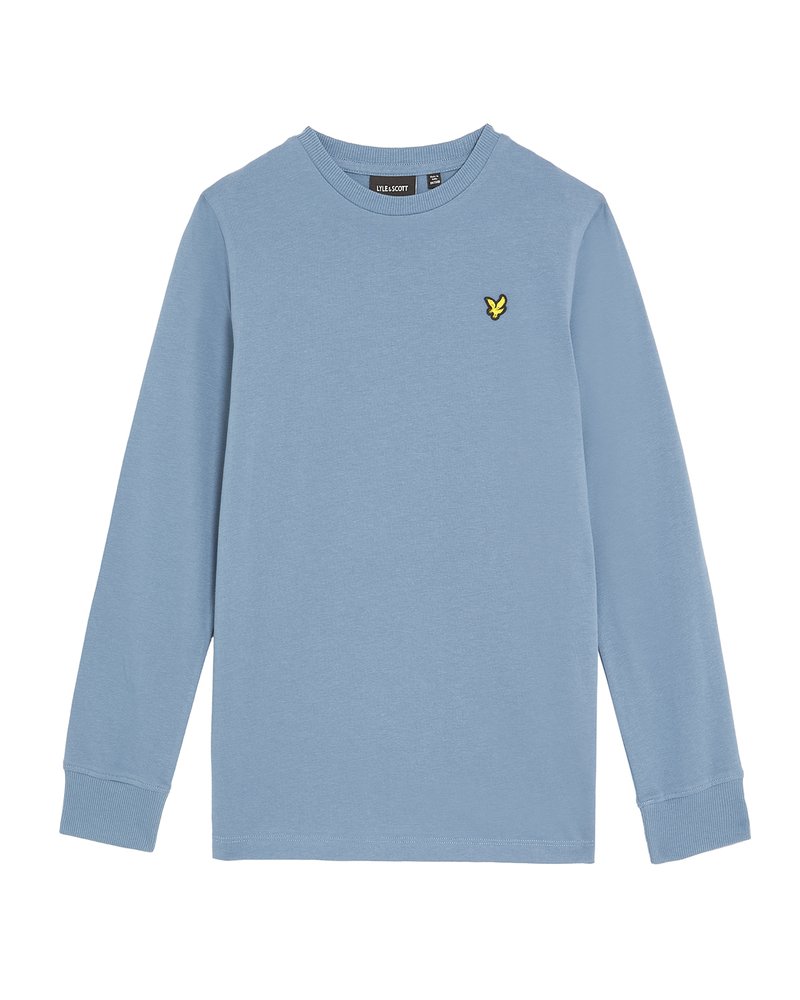 T-shirt à manches longues bleu clair en coton. Présente un col rond côtelé et un petit logo jaune sur la poitrine gauche. Texture lisse.