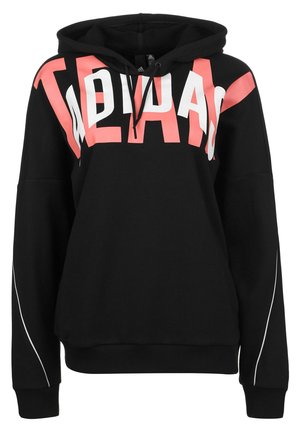 Sort hættetrøje med stort pink og hvidt Adidas-logo over brystet, snøre i hætten og hvide striber på ærmerne.