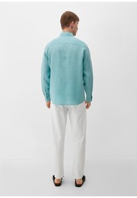 s.Oliver MIT BUTTON DOWN KRAGEN - Hemd - helles türkis
