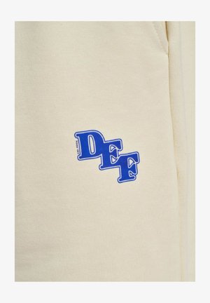 Cremfarbener Hoodie mit blauem "DEF"-Logo in fetten Buchstaben. Hergestellt aus weichem Stoff mit lockerer Passform und seitlichen Taschen.