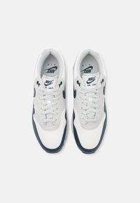 Nike Sportswear AIR MAX 1 - Tenisice - summit white/armory navy