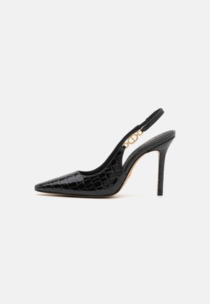 Sorte laklæder slingback hæle med spids tå, krokodilleskindsstruktur og en gylden kædeaccent på hælen. Stiletto-design.