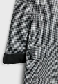 Stradivarius Pitkä takki - grey