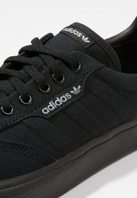 adidas Originals 3MC - Zapatillas - cblack/cblack/gretwo