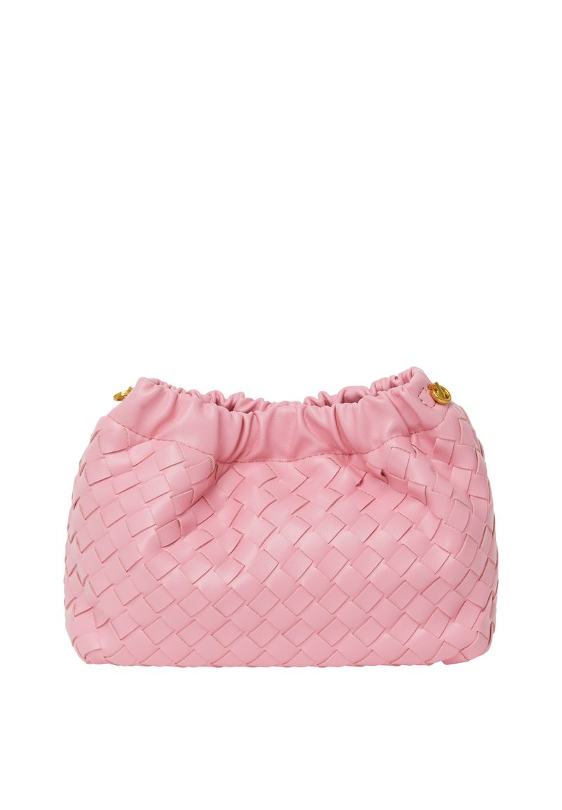 Borsa a tracolla in pelle rosa intrecciata con parte superiore arricciata e accessori in tonalità oro. Presenta una superficie texturizzata e trapuntata per un dettaglio in più.