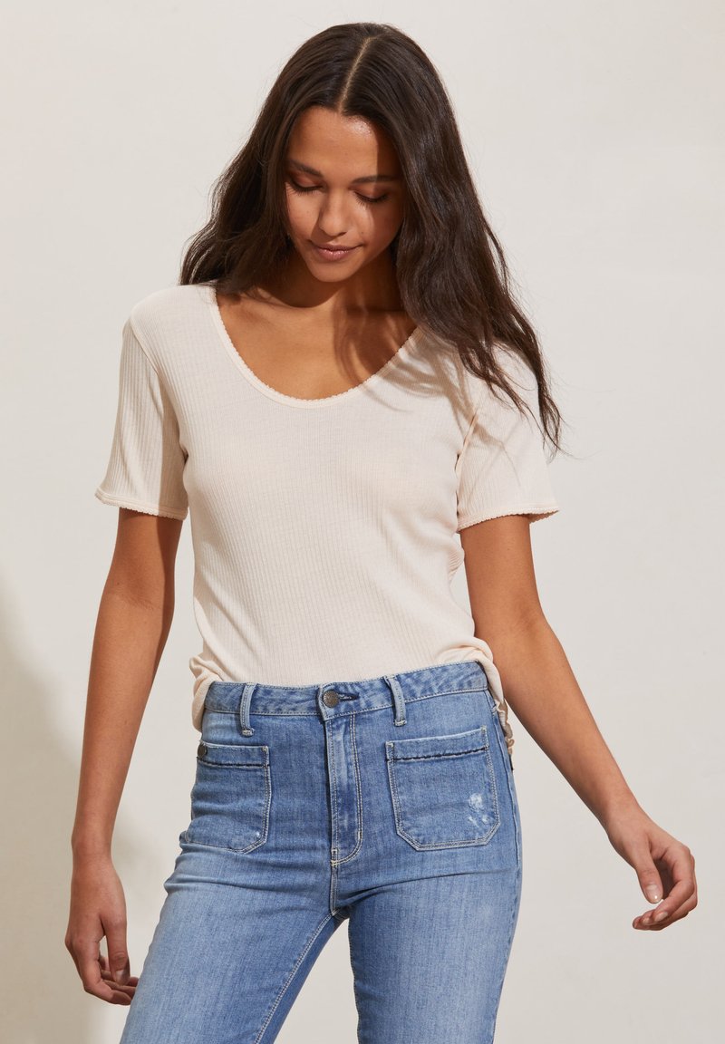 Damen T-Shirts | Odd Molly ROBERTA T-Shirt basic shell/offwhite - ME23853 Damen T-Shirts | Odd Molly ROBERTA T-Shirt basic shell/offwhite - ME23853
