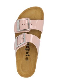 Sandal in pelle verniciata rosa con due fibbie metalliche regolabili e una soletta in sughero naturale; presenta il testo del marchio impresso all'interno.
