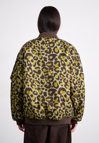 Alpha Industries MA-1 CAMO - Bombejakke - olive
