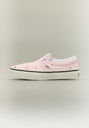 Sneaker Vans slip-on a basso profilo in tela rosa chiaro con spruzzi di vernice multicolore, suola in gomma bianca e bordatura laterale nera.