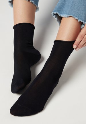 SHORT, RAW CUT CUFFS - Strømper - blu